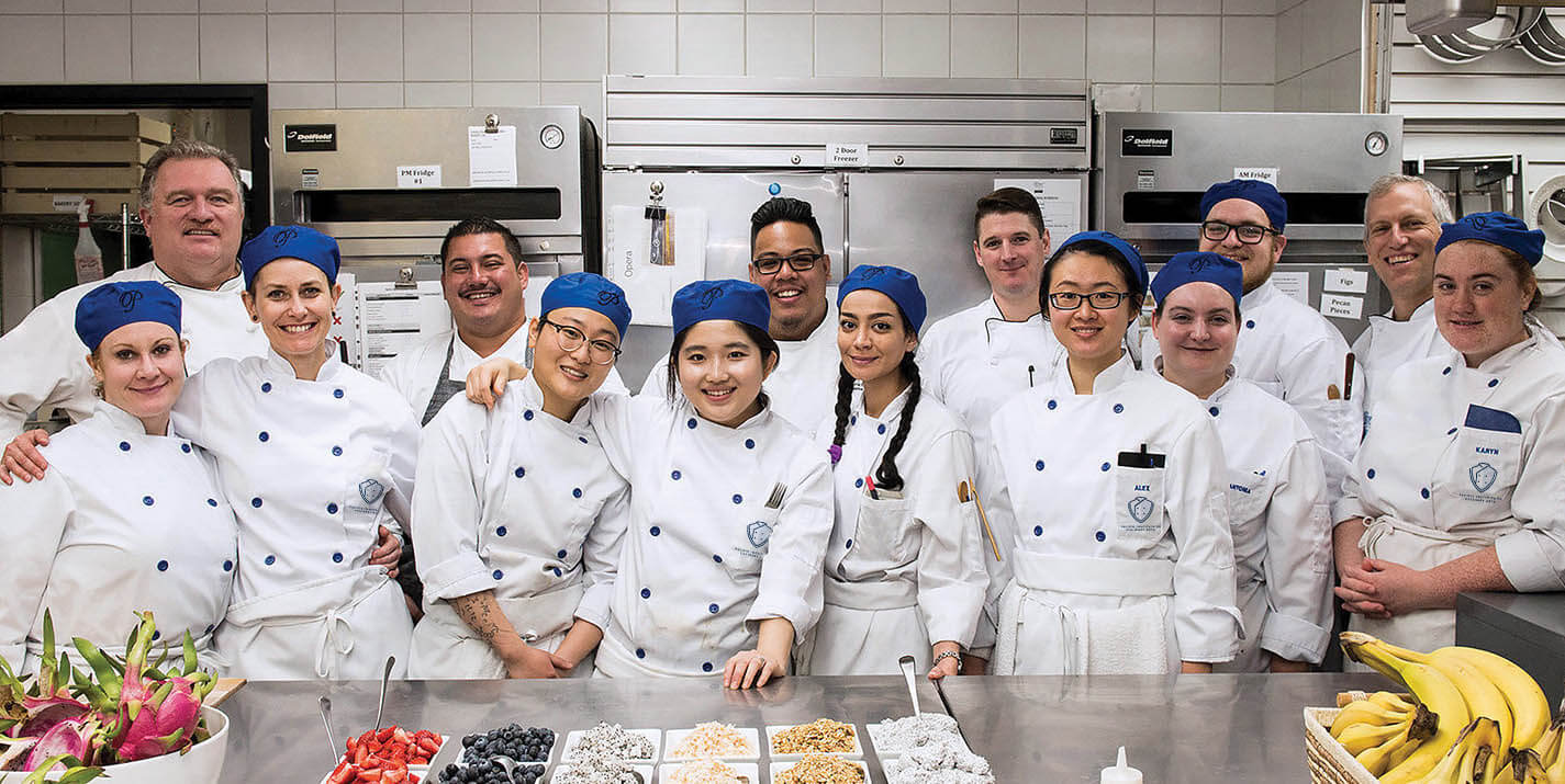 Khóa học làm bánh tại Pacific Institute of Culinary Arts với những học viên ưu tú