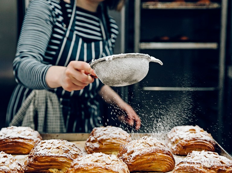 Một số chứng chỉ nghề làm bánh tại Canada còn dạy về quy trình làm ra những chiếc bánh mì Pháp thơm ngon