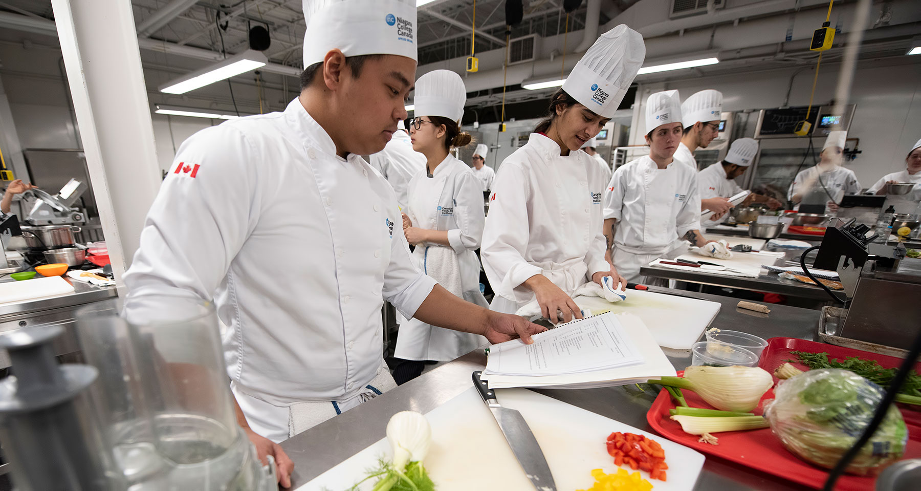 Chương trình học lý thuyết song song với thực hành của sinh viên ngành bếp tại Vancouver Community College